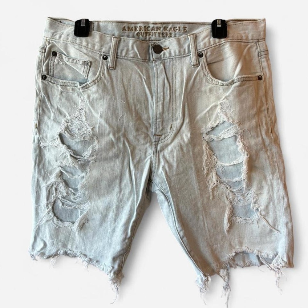 American Eagle Core Flex distressed light wash denim shorts jorts Sz 33